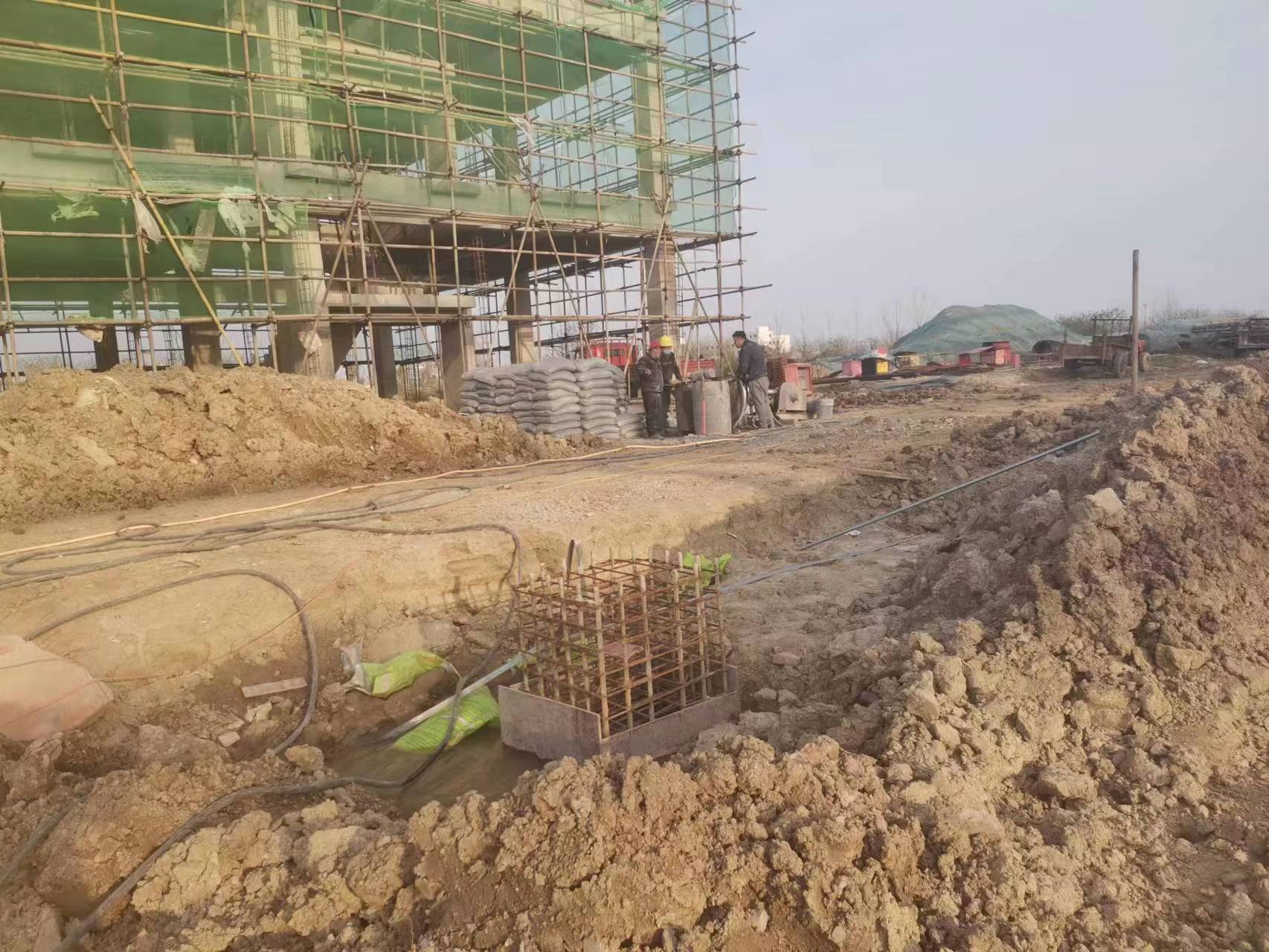 沉湖管委会当桥梁出现裂缝的时候应该及时加固修补